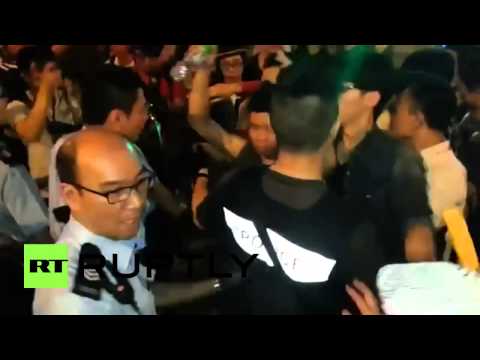 بالفيديو اعتقال 8 محتجين بعد اشتباك مع الشرطة في هونغ كونغ