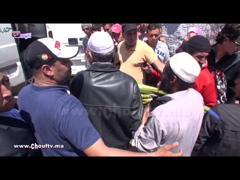 شاهد لحظة نقل جثمان شاب عشريني في البيضاء