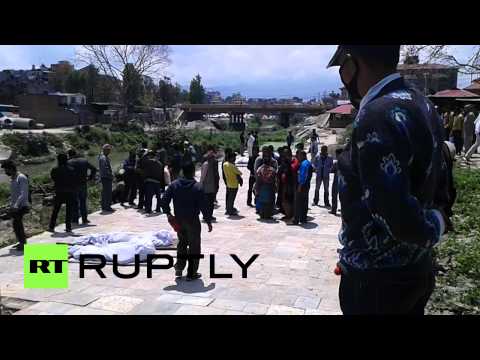 شاهد حرق آلاف الجثث في معبد باشوباتيناث