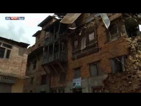 بالفيديو نيباليون يرفضون ترك منازلهم بالرغم من المآسي