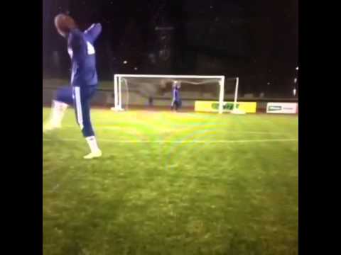 شاهد طبيبة تشيلسي تحرز هدفًا رائعًا من تسديدة قوية