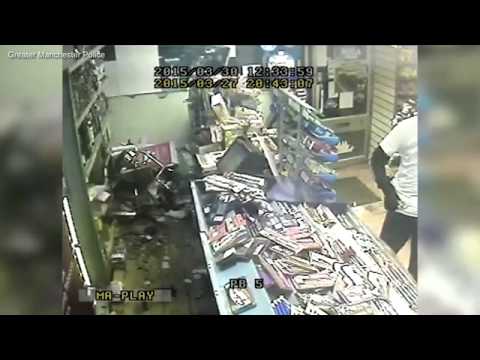 «حرامي» يضرب رأس رجل بـ«ساطور»