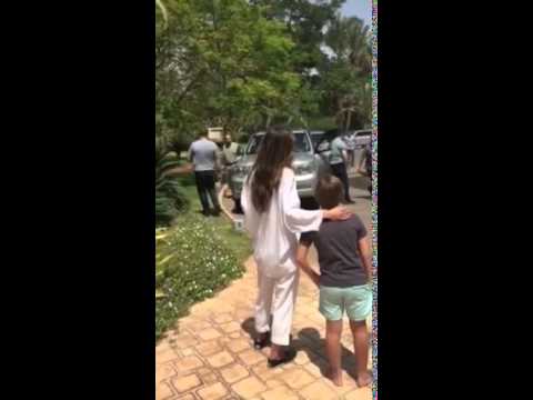 شاهد  استقبال الملكة رانيا لزوجها عند عودته من السفر