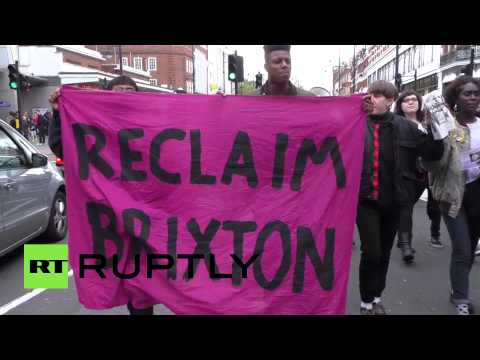 بالفيديو مئات المتظاهرين يخرجون إلى شوارع لندن احتجاجًا على العنصرية