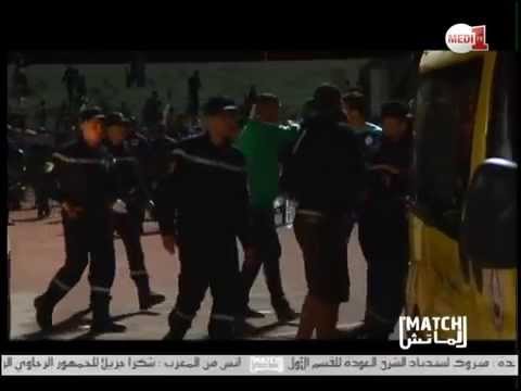 شاهد رد فعل مؤثر لمشجع رجاوي يلخص معاناة الجمهور في الجزائر