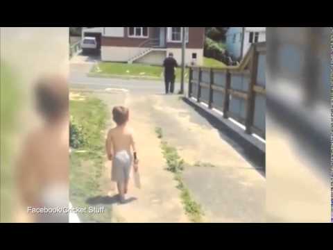 طفل يمارس «الكريكيت» بمهارة عالية