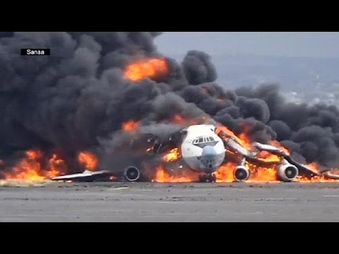 بالفيديو طيران التحالف يقصف مطار صنعاء