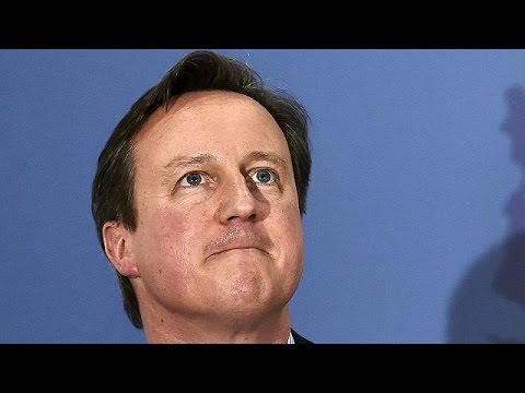 بالفيديو ديفيد كاميرون يقود قطار مدينة ديربي