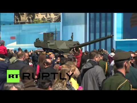 شاهد تدريبات عسكرية في الساحة الحمراء استعدادًا للعرض