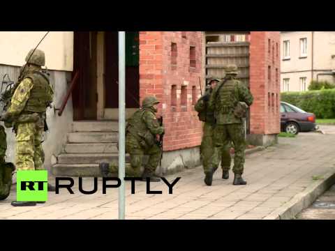 شاهد  3 آلاف جندي ليتواني يحاكون السيطرة على مدينة ساحلية