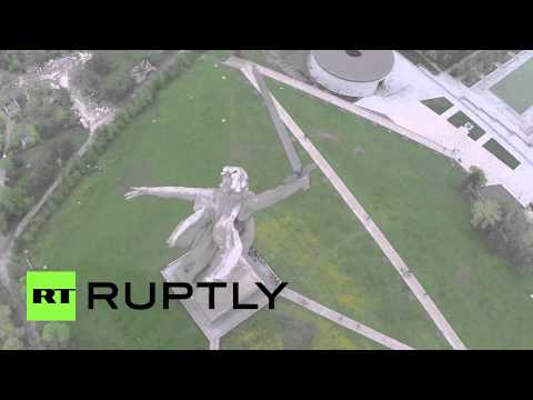 بالفيديو عرض من طائرة بلا طيار تمثال معركة ستالينغراد التذكاري