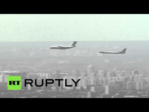 بالفيديو طائرة عسكرية تشارك في احتفالات عيد النصر