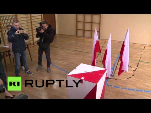 شاهد المرشحة الرئاسية الحسناء تصوت في الانتخابات