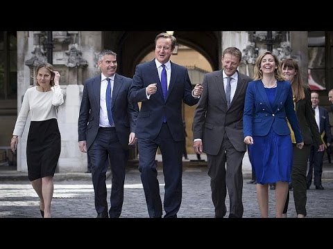 شاهد كاميرون يضع اللمسات الأخيرة للحكومة الجديدة