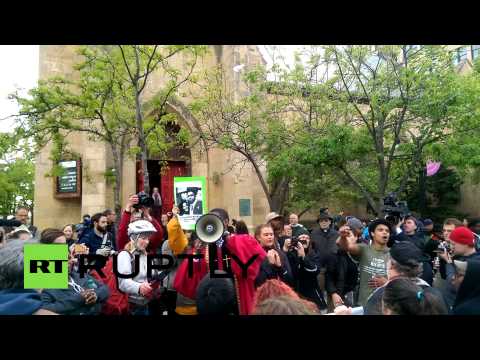 شاهد احتجاج على براءة ضابط الشرطة مات كيني