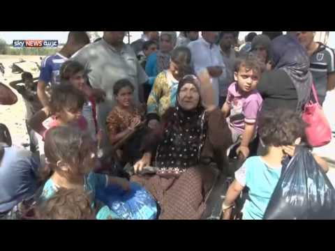 شاهد آلاف النازحين عالقون عند معبر بزيبز في الرمادي