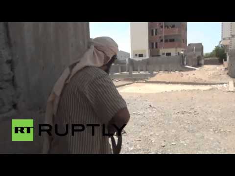 شاهد استمرار المعارك في تعز بعد انتهاء الهدنة