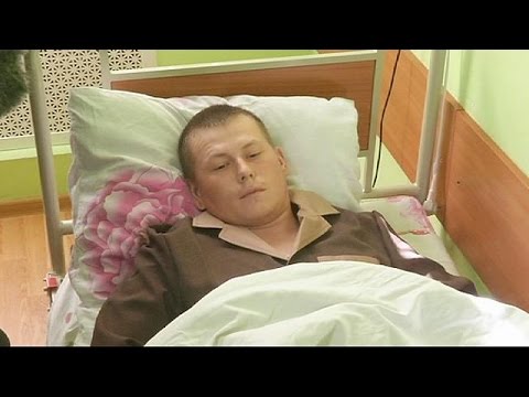 شاهد كييف توقف جنديين روسيين أسرتهما شرق أوكرانيا