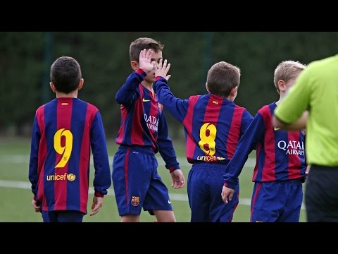 بالفيديو مواهب مميزة جدًا داخل مدرسة ماسيا في برشلونة