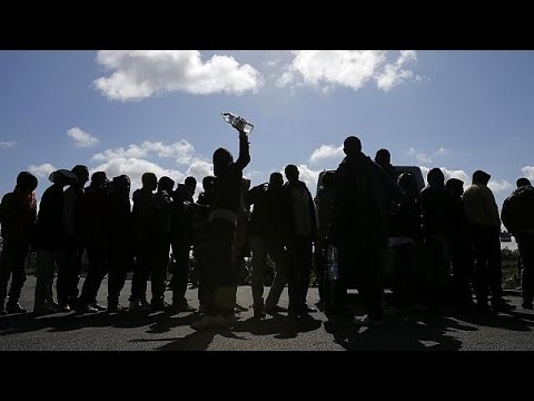 شاهد المفوضية الأوروبية تدافع عن مقترح نظام الحصص