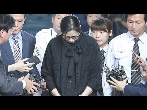 بالفيديو الشرطة تطلق سراح المتهمة بـ المكسرات في كوريا الجنوبية