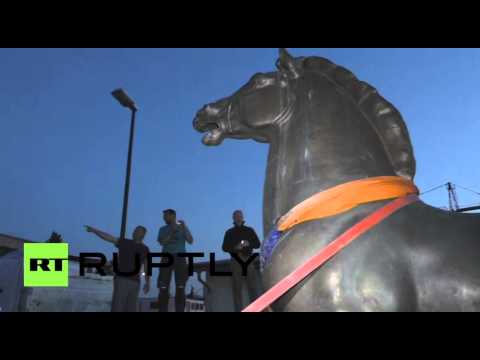 بالفيديو استعادة خيول أدولف هتلر البرونزية