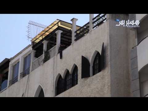 بالفيديو جلس فوق حافة بناية عالية وسط الرباط وهدد بالانتحار