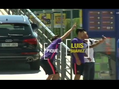 سواريز “أرنباً” فى صورة تذكارية