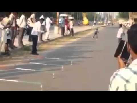 طفل يشعل مواقع التواصل الاجتماعي بموهبته