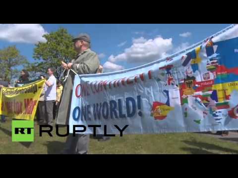 بالفيديو مظاهرة في ريغا تدعو إلى تعزيز الصداقة مع روسيا