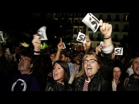 فيديو بدء فرز الأصوات في انتخابات بلدية تاريخية في إسبانيا