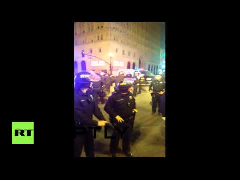 شاهد اعتقال العشرات من النشطاء في مدينة أوكلاند