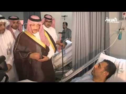 شاهد ولي العهد السعودي في القديح ينقل تعازي الملك سلمان