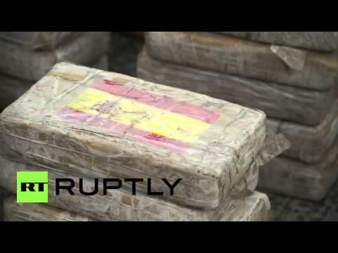 شاهد شرطة بنما تحتجز نصف طن من الكوكايين