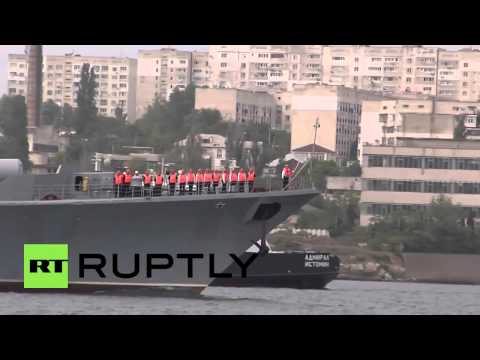 شاهد سفينة الحراسة لادني تعود إلى قاعدتها