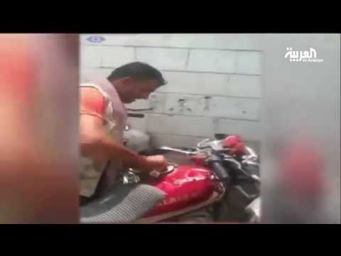 بالفيديو شاب يمني لا يريد إهدار قطرة وقود واحدة