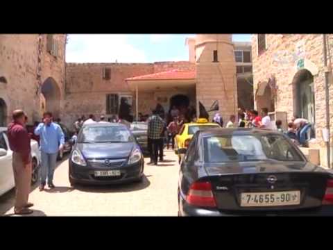 بالفيديو خضر عدنان يلتقي محاميه على كرسي متحرك