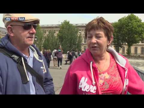 شاهد أقفال الحب تثقل جسر العشاق في باريس