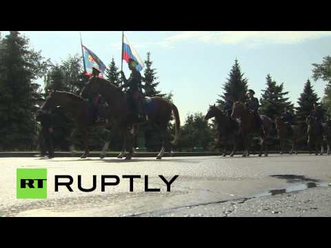 شاهد قوزاق الدون تنطلق من موسكو إلى برلين