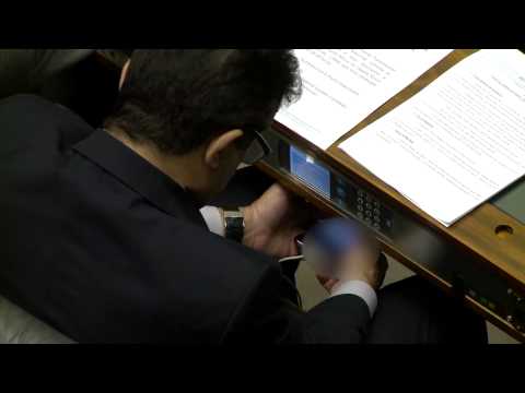 فيديو نائب برازيلي يشاهد فيلمًا إباحيًّا أثناء جلسة برلمانية