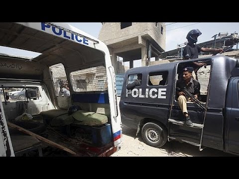 بالفيديو  إطلاق النار على حافلتين في باكستان