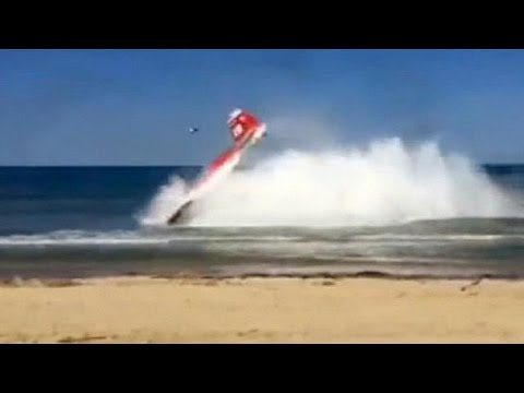 بالفيديو مقتل طيار إيطالي ونجاة آخر إثر اصطدام طائرتيهما أثناء التدريب