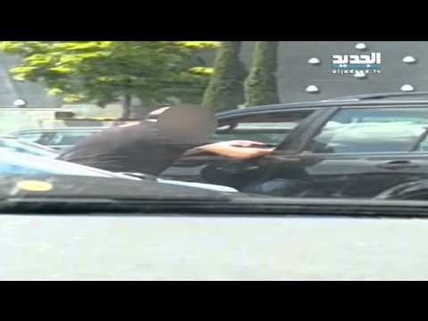 شاهد بالفيديو رئيسِ بلدية يضرب زوجته أمام المارة