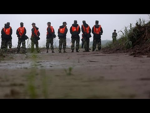 بالفيديو إنقاذ 40 راكبًا وانتشال 18 جثة من السفينة الصينية الغارقة