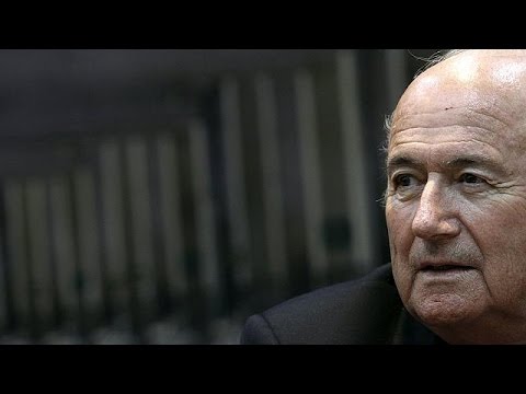 فيديو أسباب تنحي بلاتر عن منصبه في الاتحاد الدولي للكرة