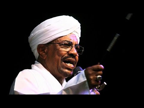 شاهد عمر البشير يؤدي القسم لسادس فترة رئاسية