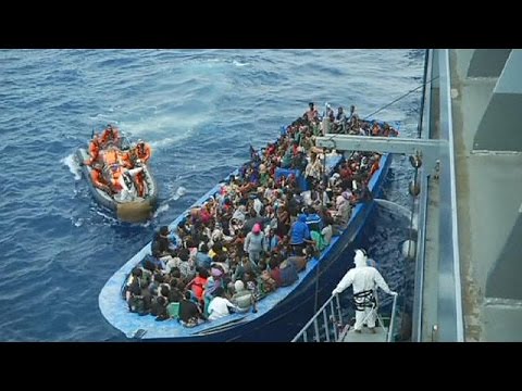 بالفيديو عن ستة آلاف مهاجر غير شرعي يصلون إلى إيطاليا