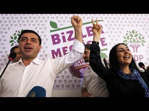 شاهد موال للأكراد في تركيا يحقق نجاحًا لافتًا في الانتخابات التشريعية