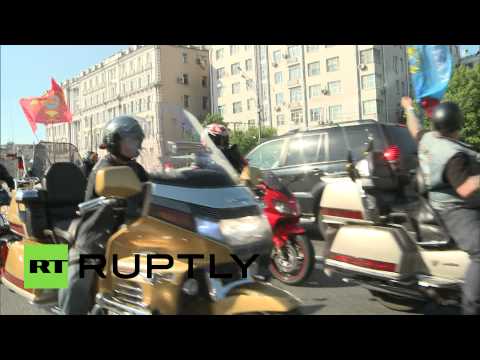 بالفيديو عشرات الدرّاجات النارية تتجول في موسكو