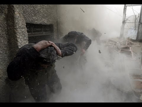 بالفيديو مقتل 30 شخصًا كحصيلة أولية في قصف في إدلب